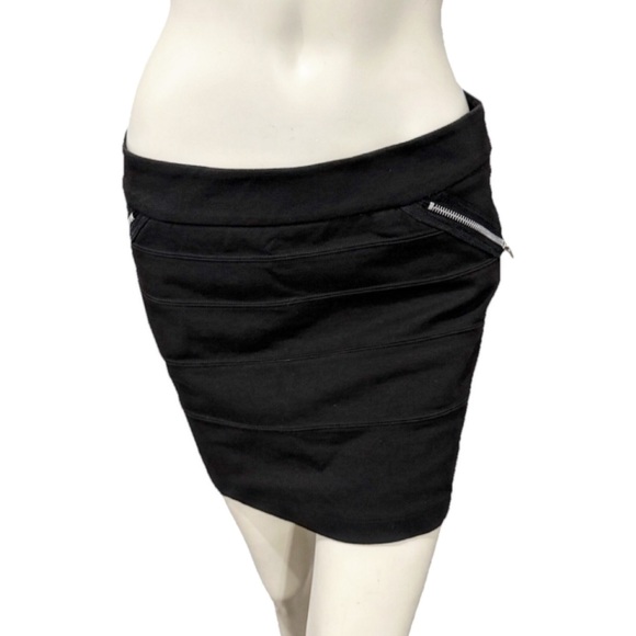 BCBG Generation Black Bandage Mini Skirt Sz 10 Zip Pocket Detail Stretch Bodycon - Picture 2 of 9
